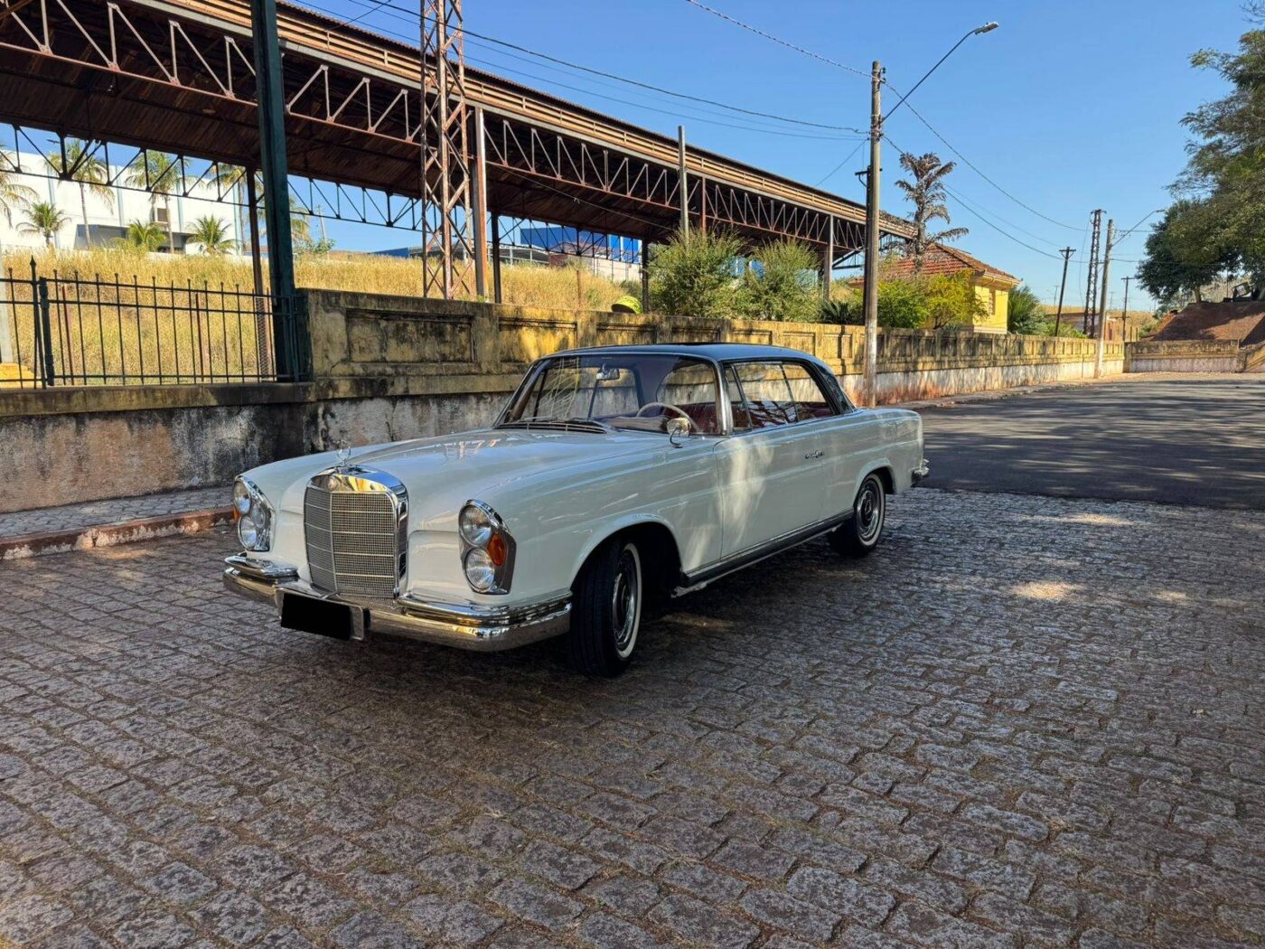 Mercedes_Benz_1963_220_SE